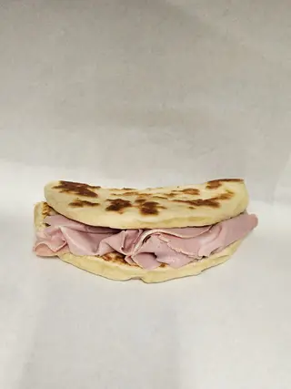 Piadina cotto, mozzarella, rucola