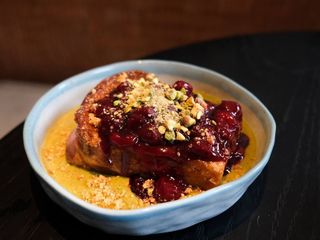 Френч тост фісташково - вишневий