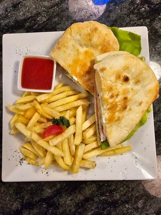 Sendvič sa tunjevinom