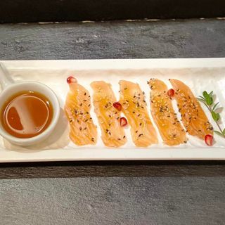 185. Carpaccio salmone 10 pezzi