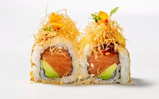 Salmon mango roll