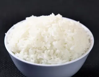 White Rice and Stew with Beef and Peppered Ponmo 