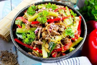 Острый салат с мясом донер (320 гр.)