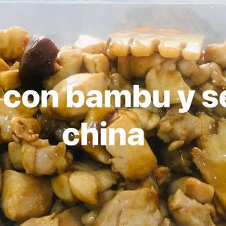 Pato con bambú y setas