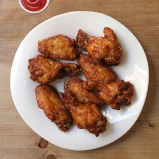 25. Alitas de pollo (8 uds.)