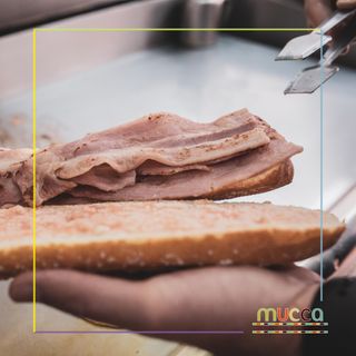 Bocadillo De Bacon, Huevo Y Queso