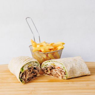 Veliki kebab u tortilji sa malim pomfritom