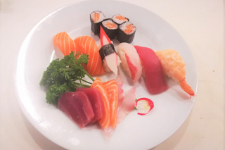 84. Sushi Sashimi Misto 18pz
