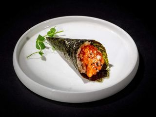 Temaki spicy salmon