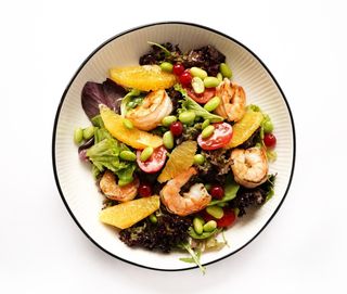 Салат з креветкою та бобами Едамаме