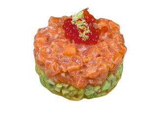 Tatar z łososia na poduszce z mango i awokado (300g)