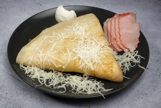 Palačinka sa pečenicom