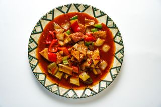 Требуха с овощами