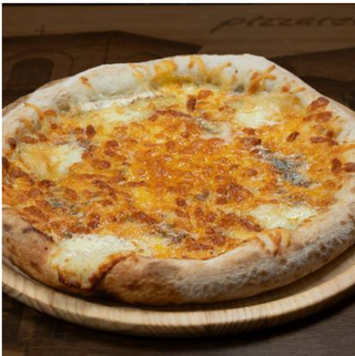 Pizza Cuatro Quesos Roja
