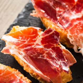 Jamón ibérico con tosta de tomate (ración)