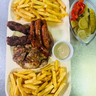 Platou mixt grill pentru 2 persoane