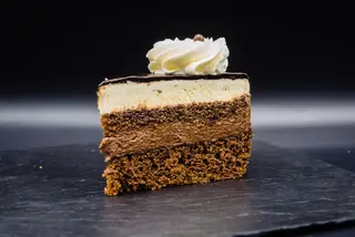 Felie tort vanile-ciocolata de post