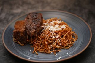 Jollof Spaghetti + 2 beef