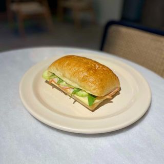 სენდვიჩი მუჰამარას სოუსით