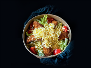 Șnițel de pui cu salată