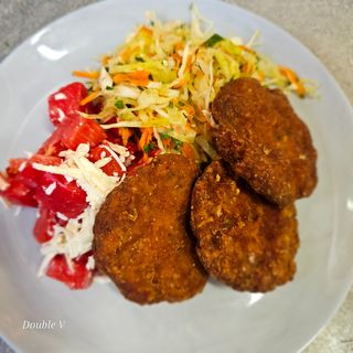 Пържени кюфтета  с гарнитура (300г)