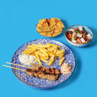 Piatto souvlaki di maiale