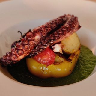 რვაფეხა გრილზე ბოსტნეულით