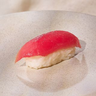 Суши с тунцом