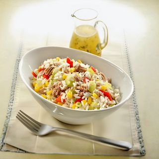 Salata od riže tune i povrća