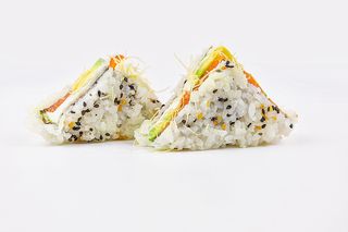 114. Uramaki sandwich (2 pz)
