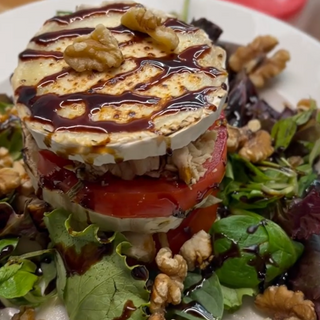 Ensalada Milhojas De Cabra