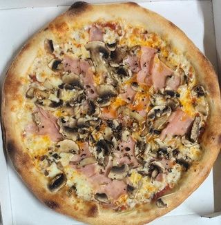 Pizza Prociutto e Funghi
