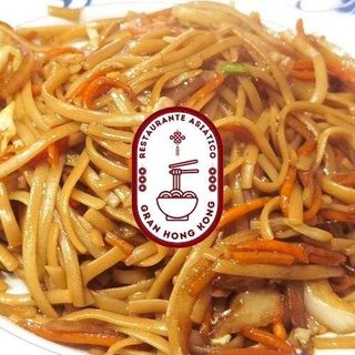 Plato Especial Fideos De Arroz Fritos Gran Hong Kong