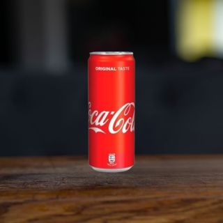 70.Кока кола кен (330мл)