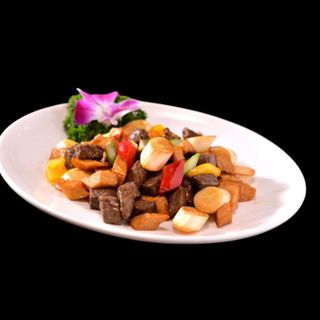 Bocconcini di manzo con funghi eryngii（杏鲍菇牛肉粒）