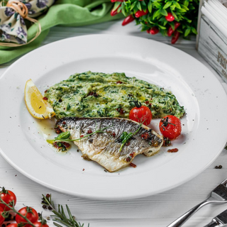 Філе дорадо з пюре та шпинатом ( 90/170/50 г)