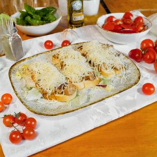 Bruschete cu hribi si cascaval