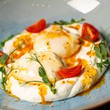 Яйцо пашот с творожным сыром 