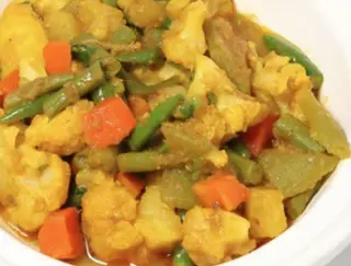 Plato De Verduras Mixtas Karahi