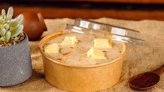 ღომი სულგუნით და ბაჟეთი