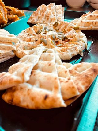 Humus + pită 