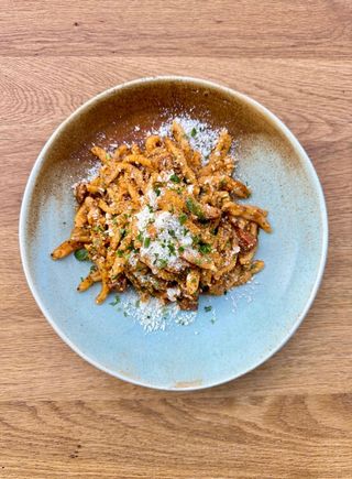 Paste cu salsiccia și trufe