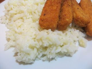 Douradinhos com Arroz Branco e Batata Frita