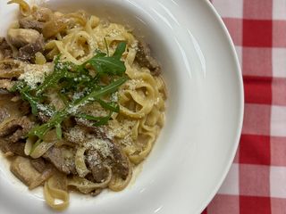 З телятиною та грибами (380g)