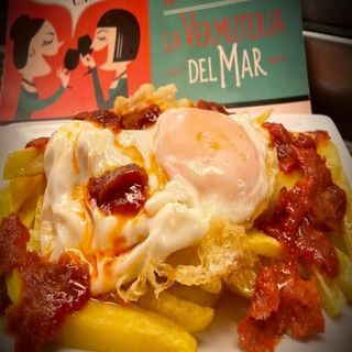Huevos Rotos Con Sobrasada De Mallorca Y Miel