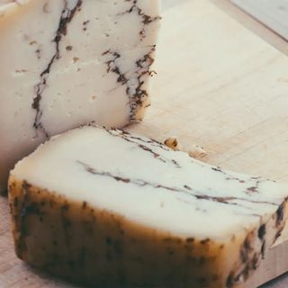 Queso Pecorino Al Tartufo