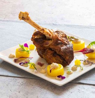 Stinco di Ovino Cotto - Ciolan de miel&cartofi