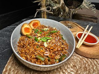 Смажений рис з куркою в соусі Кімчі (450g)