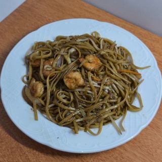 24. Tallarines Fritos Con Gambas