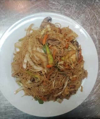 Fideos fritos con gambas